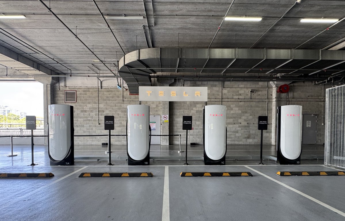 Tesla Charging tweet media