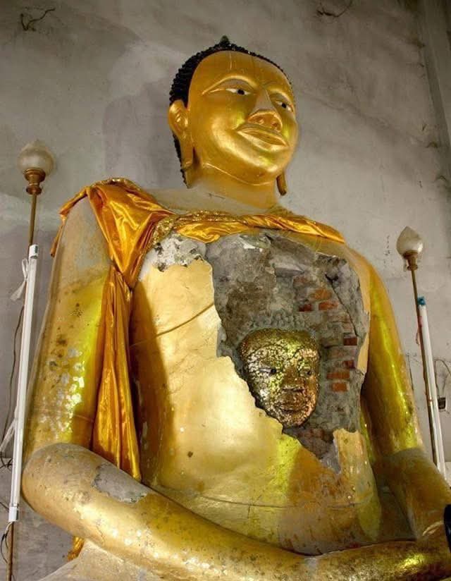 ใครเห็นโพสต์นี้ ...
ขอให้ท่านมีโชค
สมปราถนา ทุกสิ่ง 
สาธุ นะโมพุทธายะ

พระพุทธรูปในภาพคือ "หลวงพ่อเพชรอุ้มเพชร" หรือพระประธานในอุโบสถวัดบ้านแก่งใต้ จังหวัดอุตรดิตถ์