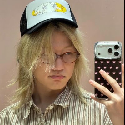 7th year: kawk juridico mãos do jongseob is UNIQUE tweet media