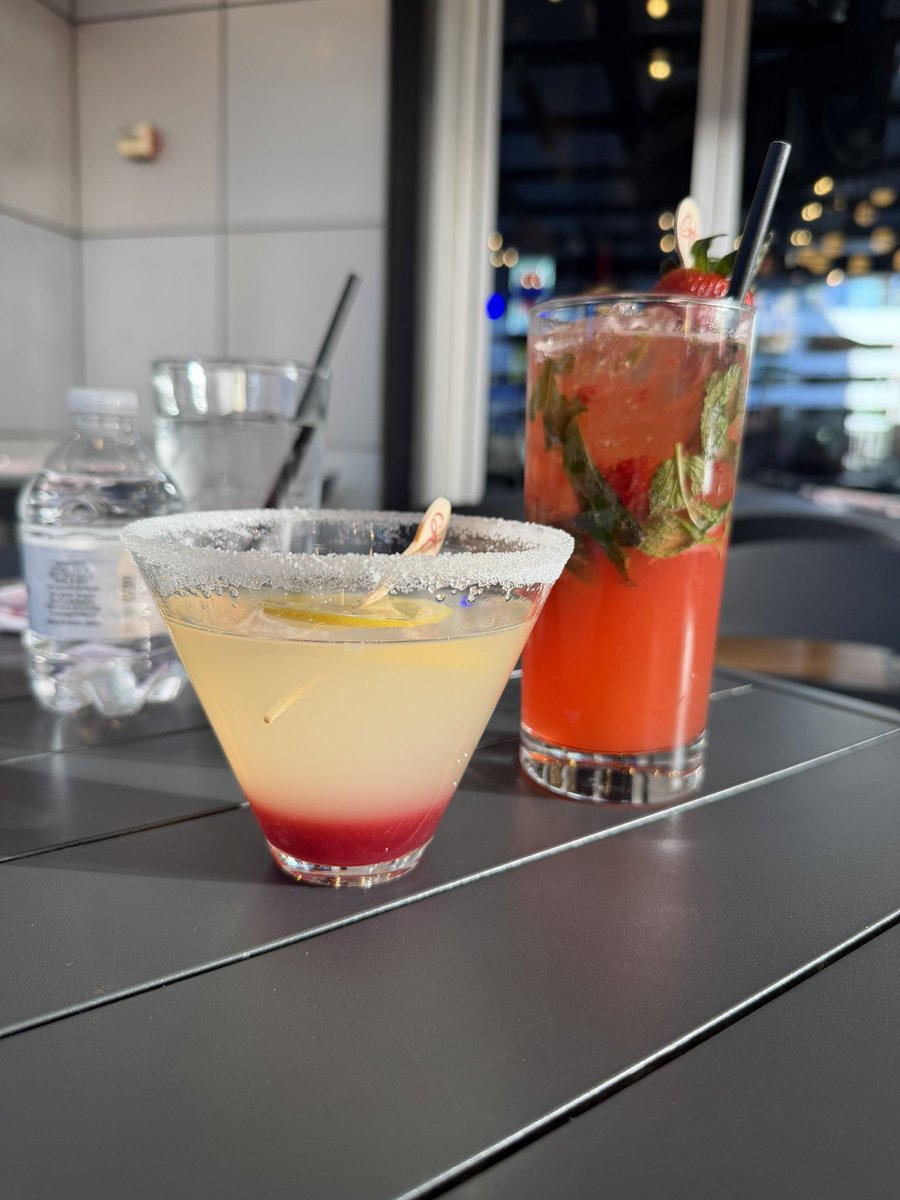 cwhits83's tweet photo. Couple drinks at Guy Fieri's Kitchen at the Linq. Raspberry martini is 10/10! I'm gonna have 6 more and have a brutal hangover from the sugar but it I'll be worth it 😂 https://t.co/2IQwtFb1HT
