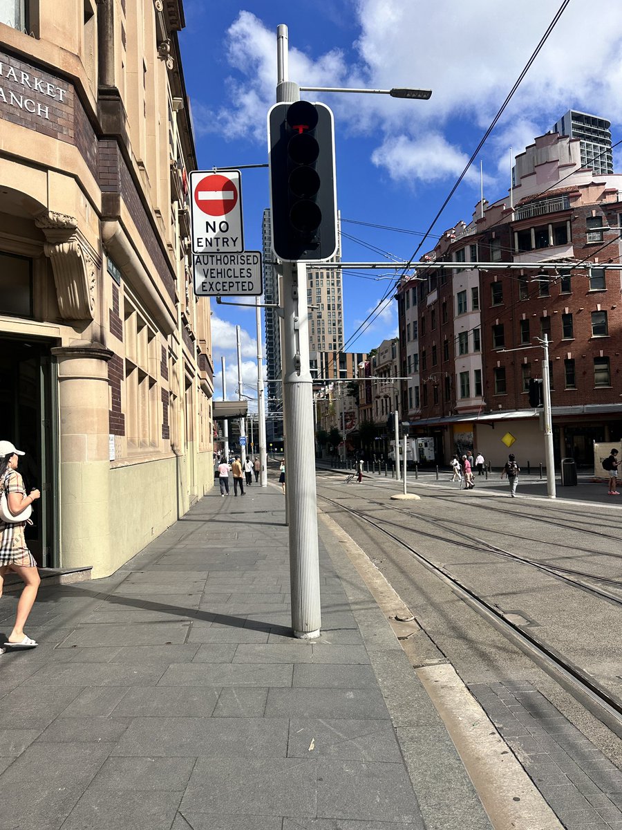 levied's tweet photo. @t_donovic @wheelreinvent There are a few of these No Entry signs along George st they will refer. https://t.co/VkfQkBZqTL