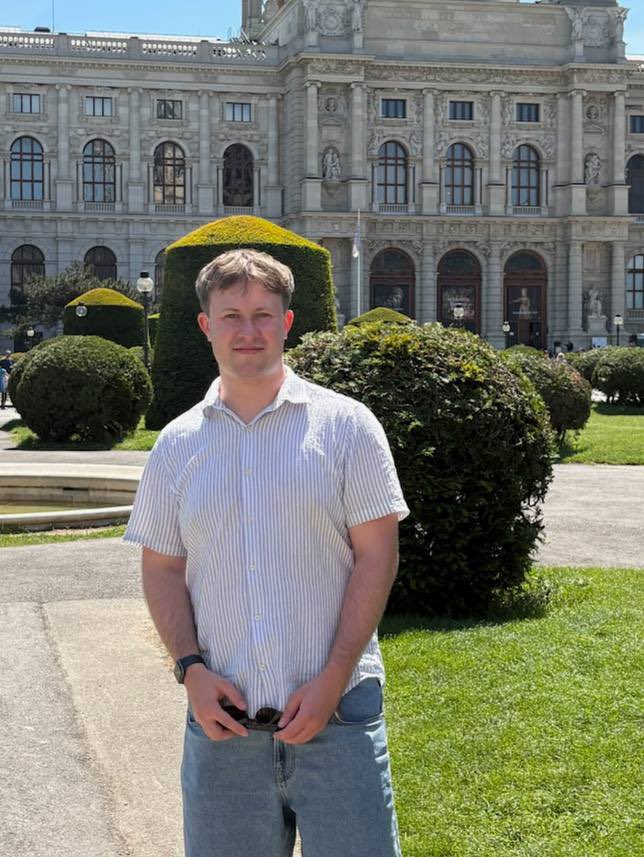 StripForUs tweet media