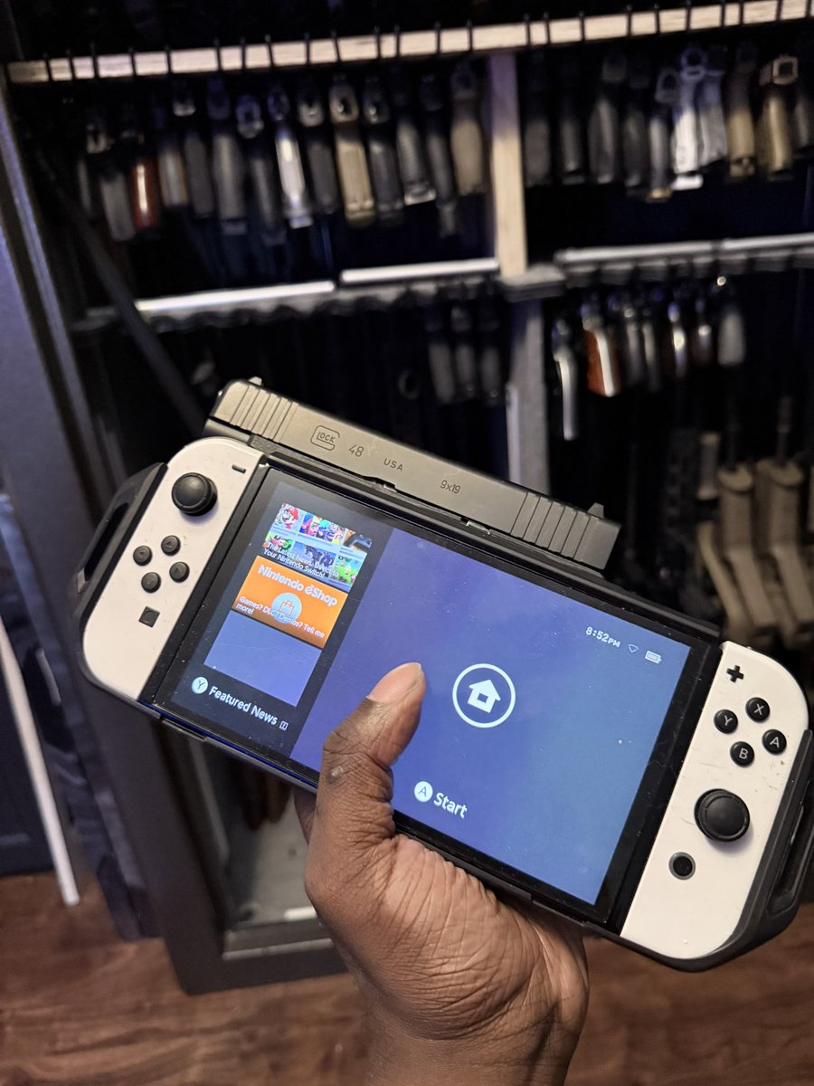 🔫UR a Smart Ass, Carl🔫 tweet media