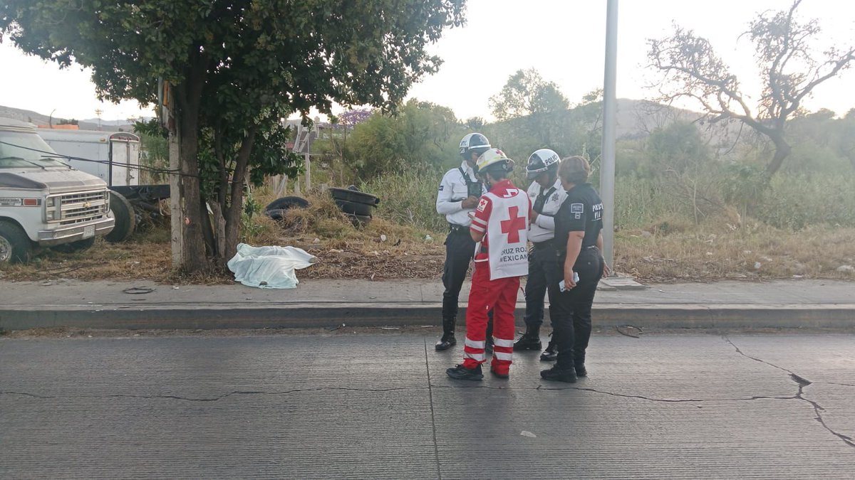 #accidentes 

Muere motociclista tras derrapar en su moto

Pedro Parola

Un motociclista perdió la vida sobre Riberas del Río Atoyac, luego de derrapar a la altura del Instituto Tecnológico de Oaxaca (ITO).

De acuerdo con el reporte, el motociclista perdió el control de su