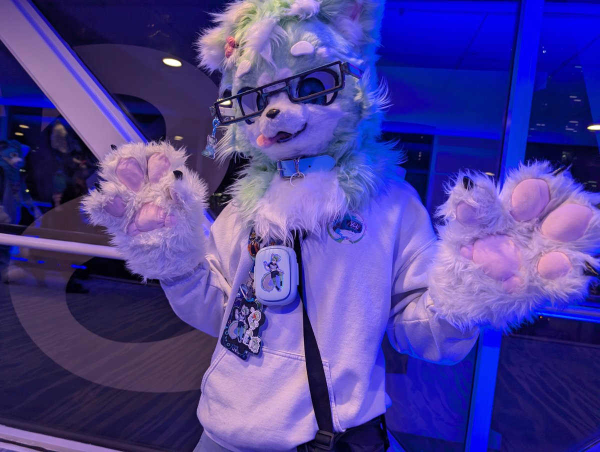 🌈 Raphy! :D 🔜Fur-Eh tweet media