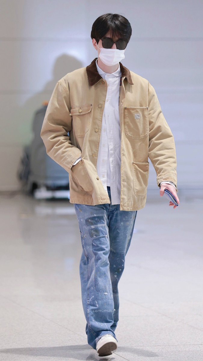 ᴀ ᴄᴏᴍᴍᴀ, tweet media