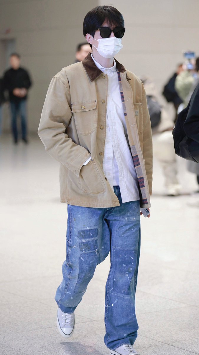 ᴀ ᴄᴏᴍᴍᴀ, tweet media