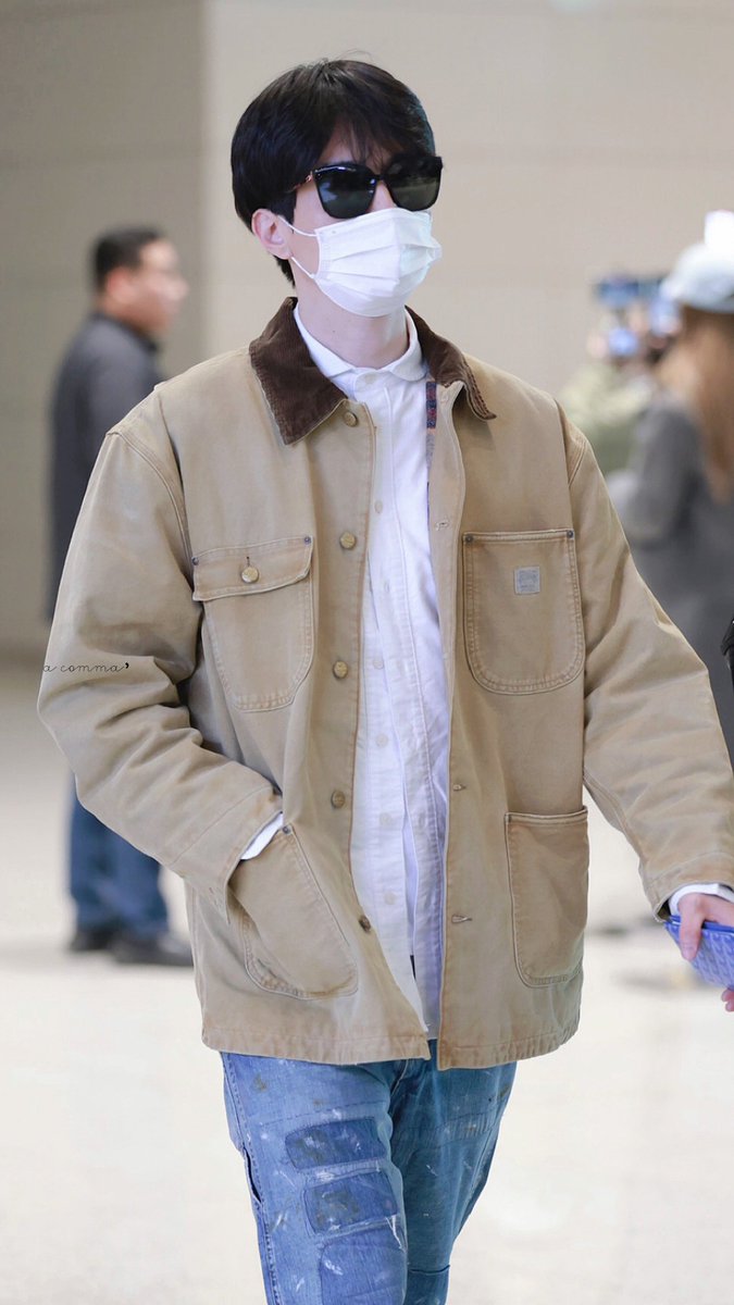 ᴀ ᴄᴏᴍᴍᴀ, tweet media