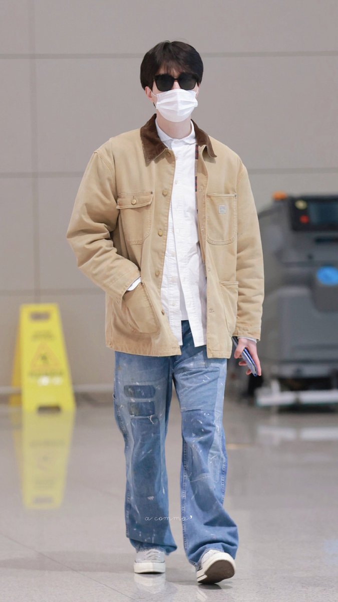 ᴀ ᴄᴏᴍᴍᴀ, tweet media