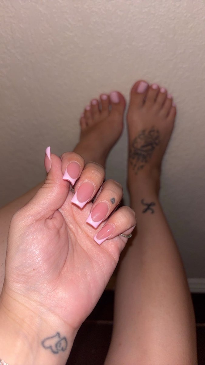 Pr33tyf33tMae tweet media