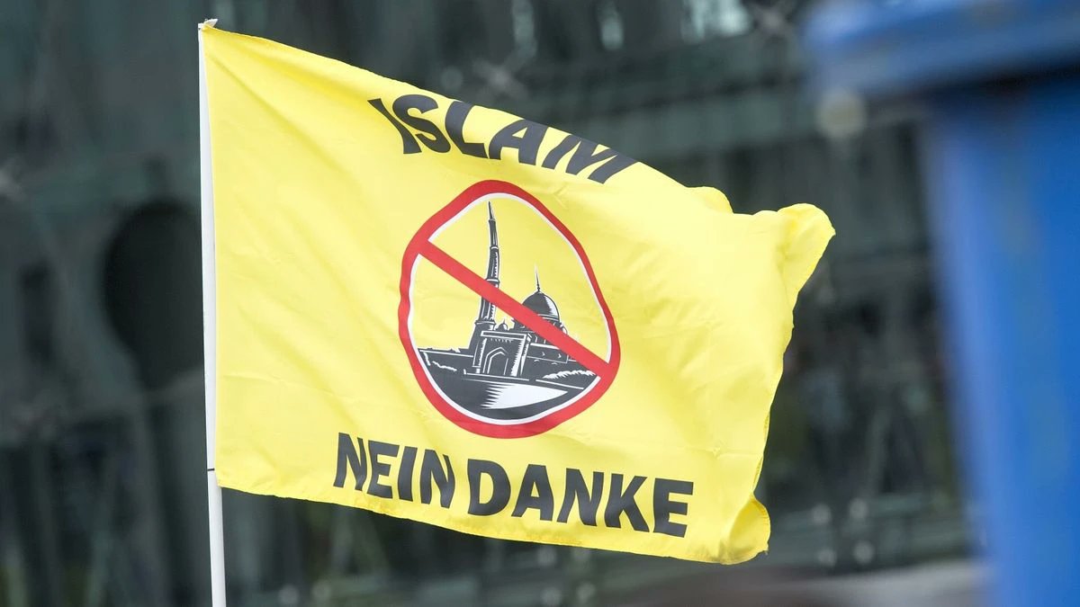 AIAddictedNerd tweet media