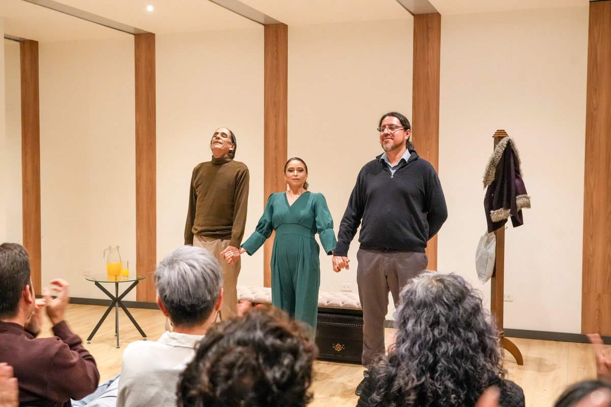 ¿Hasta dónde llegarías por tu bienestar? 🤔🍊

Revive los mejores momentos de "La comunidad de la naranja" y no te pierdas las funciones del 🗓️ Viernes 20 de marzo ⏰ 11h00 | 18h00 📍 Sala Mario Jaramillo

📸 Galería completa: t.ly/8Nlk3
#TeatroUDA #VinculaciónUDA