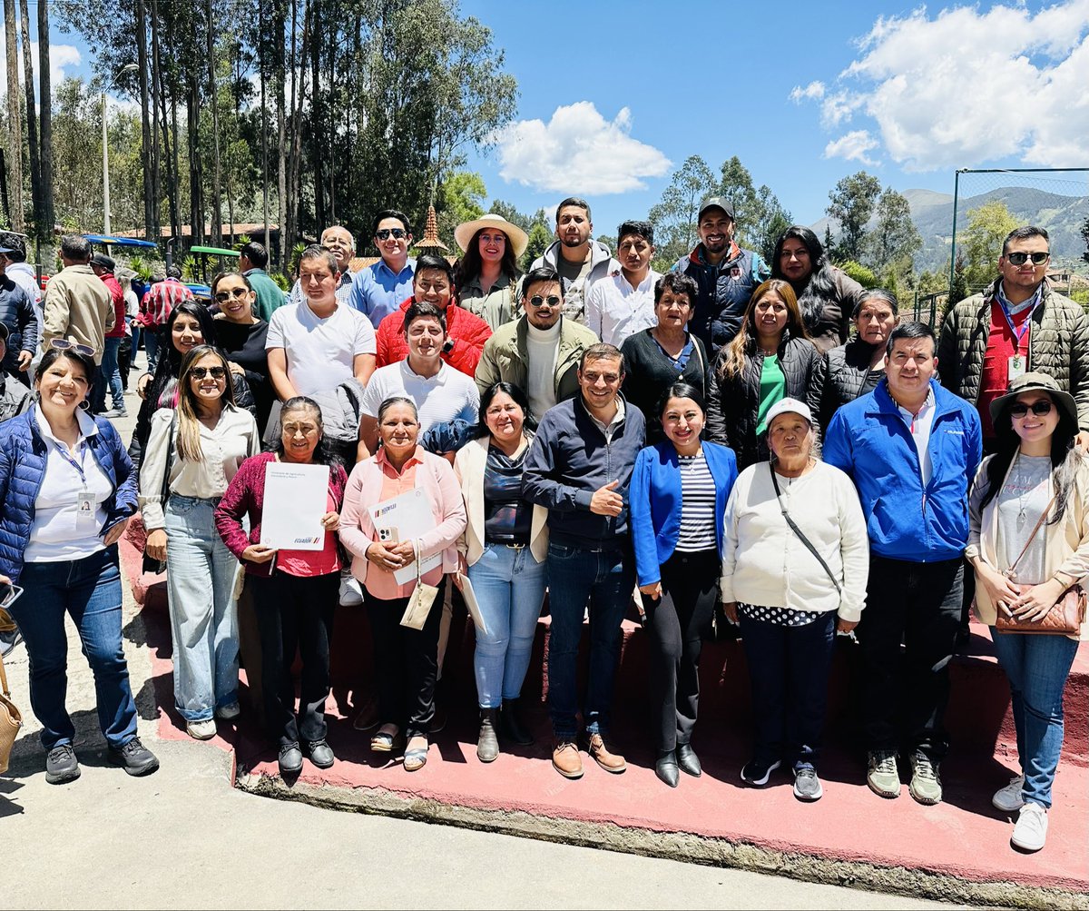 Agricultura_CZ7's tweet photo. El Gobierno de #ElNuevoEcuador a través de la Dirección Distrital de Loja del MAGP, fortalece el sector agroproductivo con la entrega de incentivos en la provincia:
• 2 SOMA en Catamayo • 6 sellos AFC en Espíndola, Celica, Sozoranga, Macará y Olmedo • 149 títulos de tierras. https://t.co/bFviRyJxxO