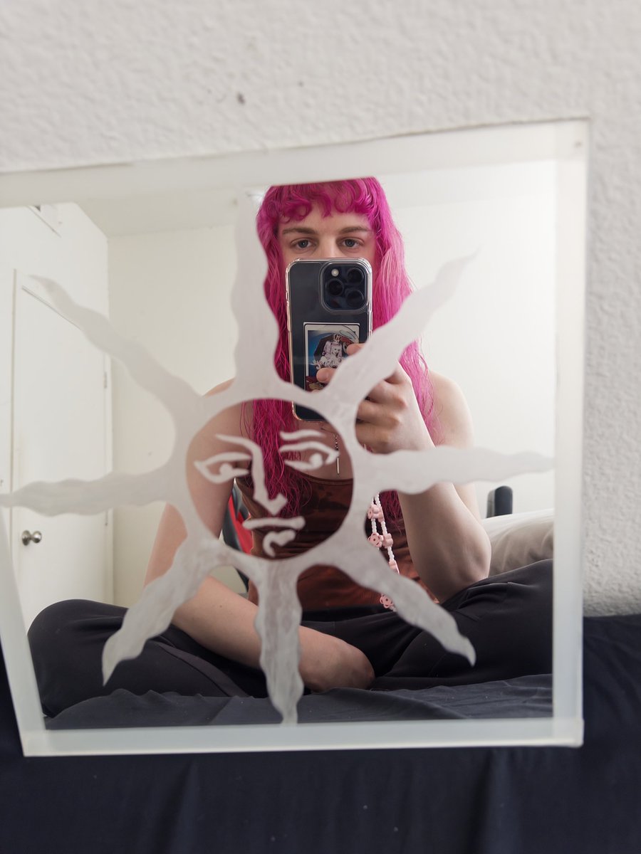 alice 🖤👻 tweet media