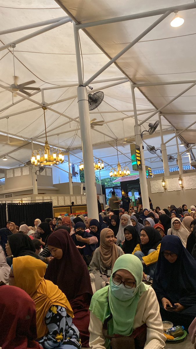 Raafiptr's tweet photo. see u tahun depan ramadannnnn <333
menikmati sekali Ramadan tahun ini karena berasa dekat dgn Allah untuk doain orang. pertemukan kami dgn Ramadan taun depan ya Allah, semoga tahun depan dgn keadaan dan kesiapan yang lebih baik lagi.. aamiin

🔆kumpulan foto Itikaf🔆 https://t.co/tCXxJ3qrLD
