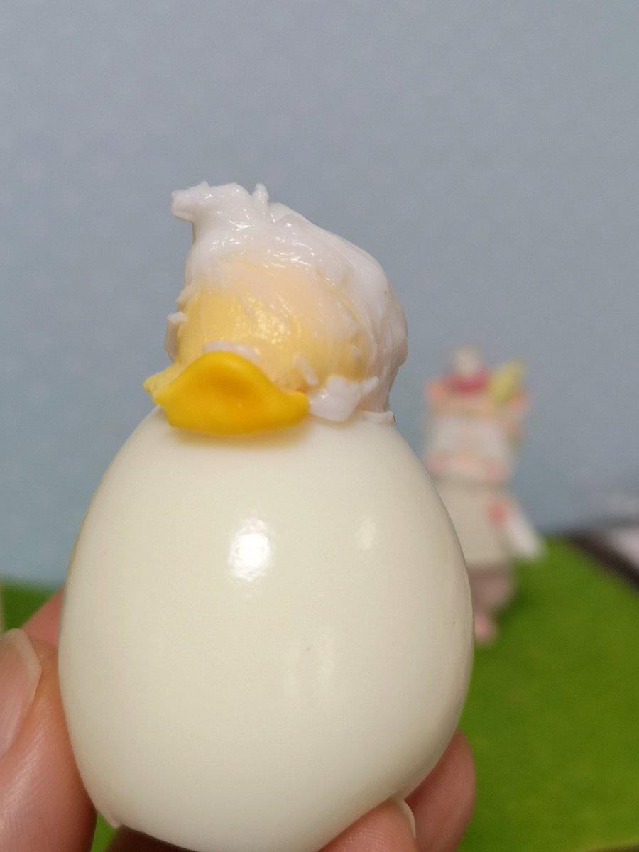 ゆでたまご🥚
殻が割れて中身が出ちゃったけど、なんかドナルドダックの口みたいで可愛い💕
