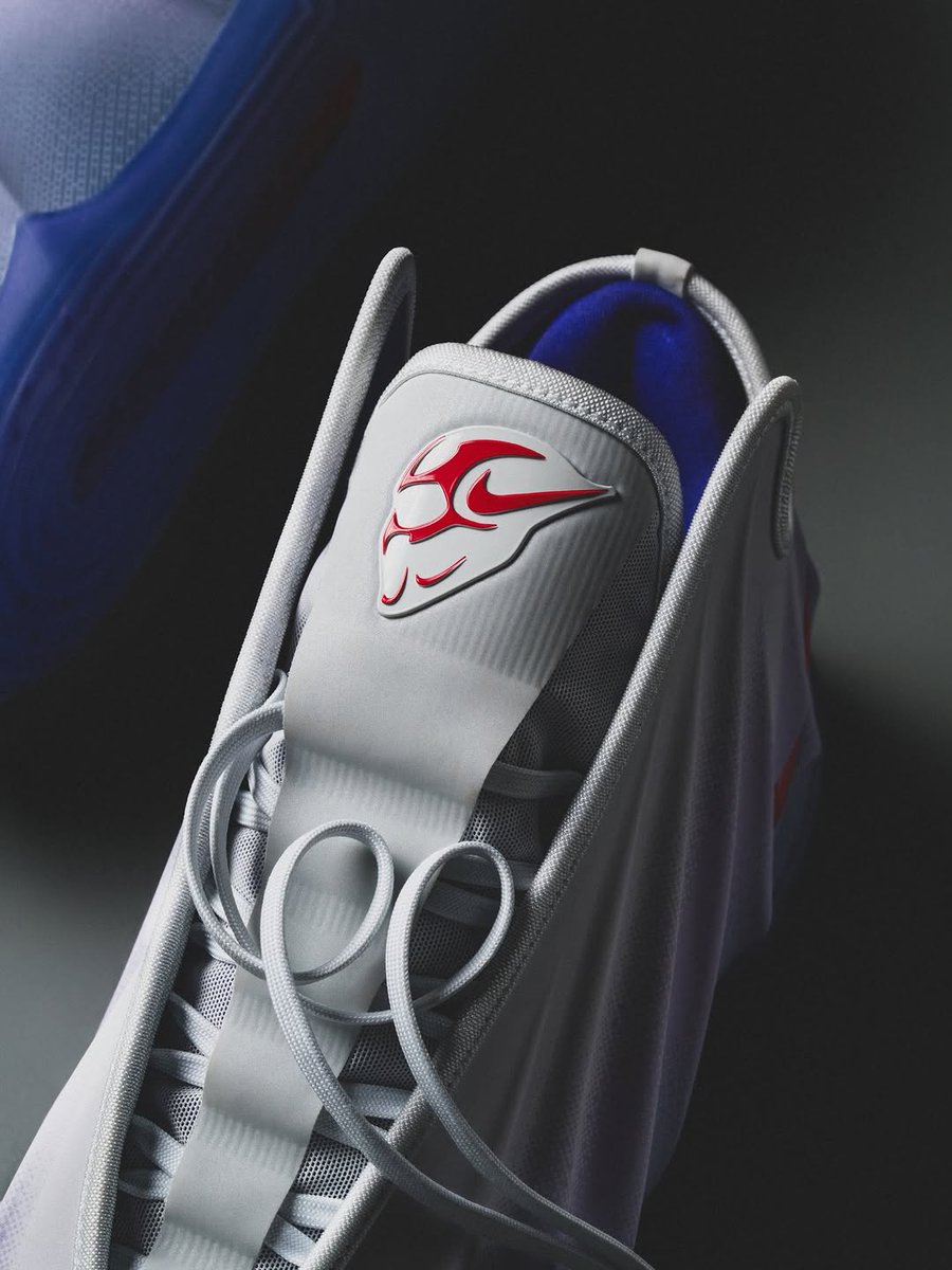 JustFreshKicks tweet media