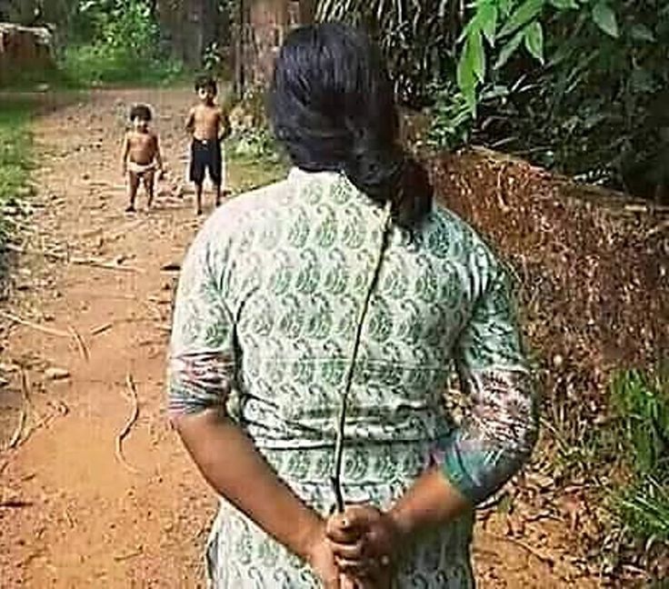 My mom wait for me and my last born 

Me and my last born knowing mommy is going to beat us 😂