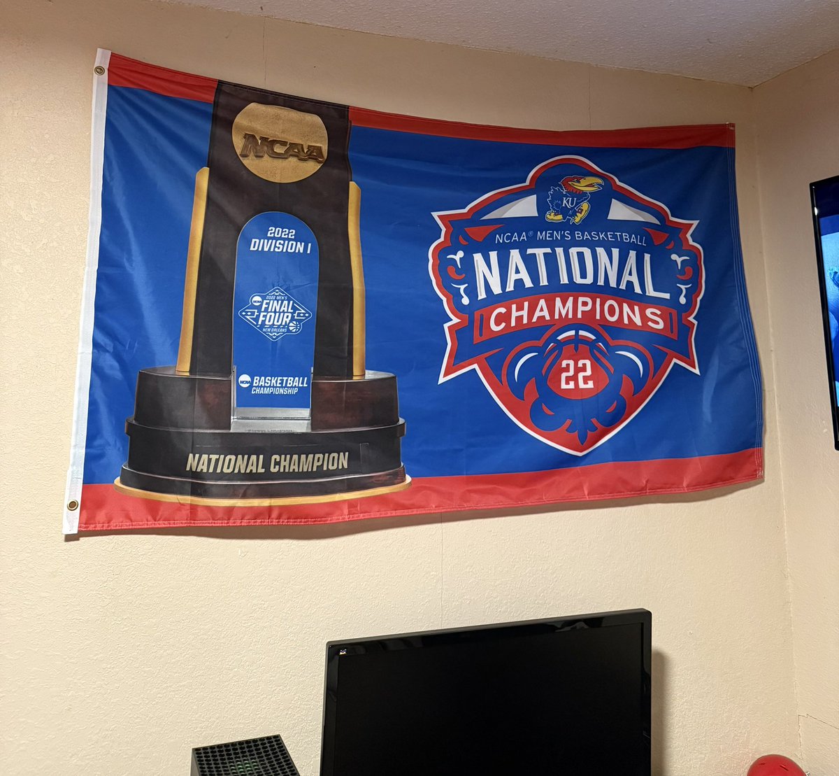 Sidelines - Kansas tweet media