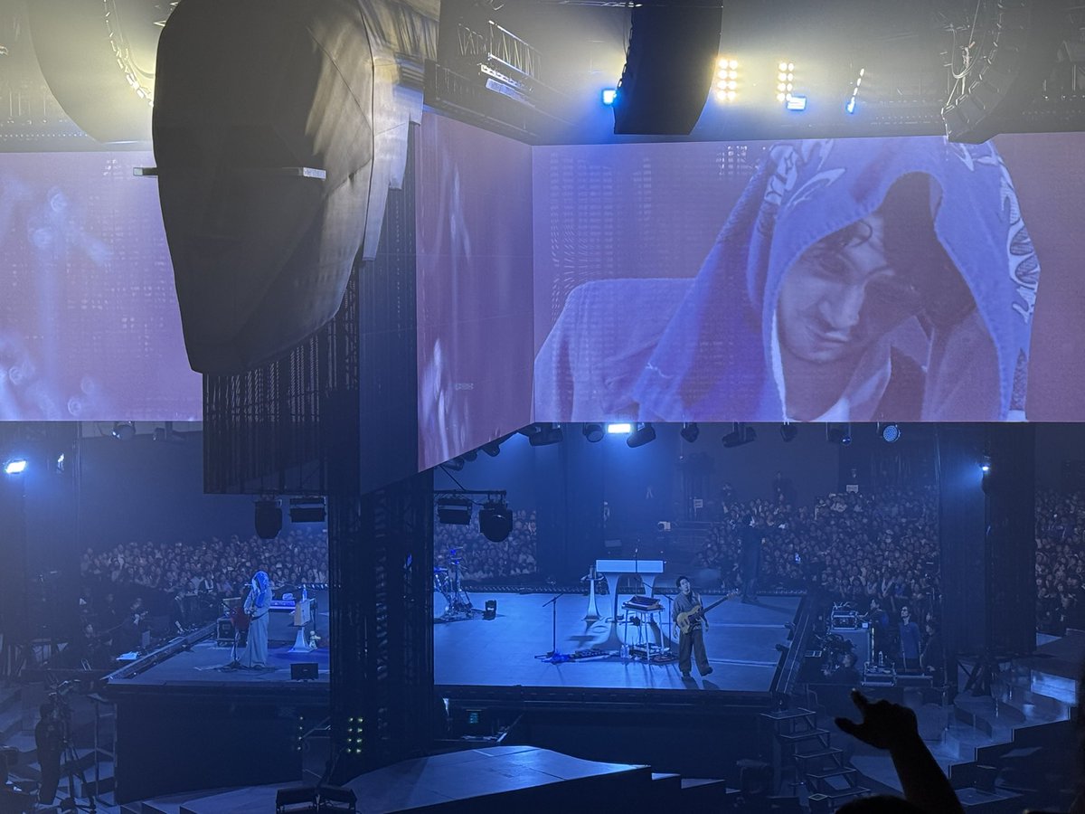 keitsn's tweet photo. King Gnu 有明アリーナ https://t.co/lgSE2ZSYVX