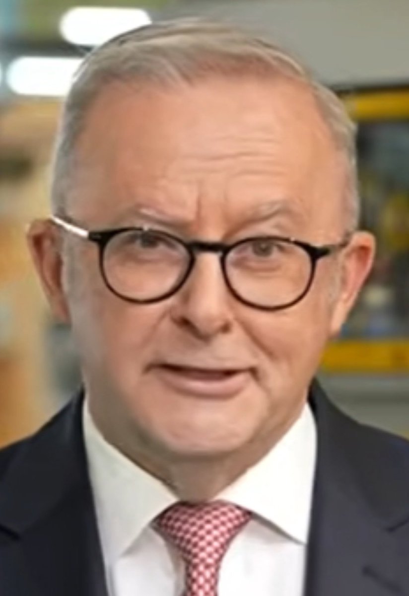 Tom Studans tweet media