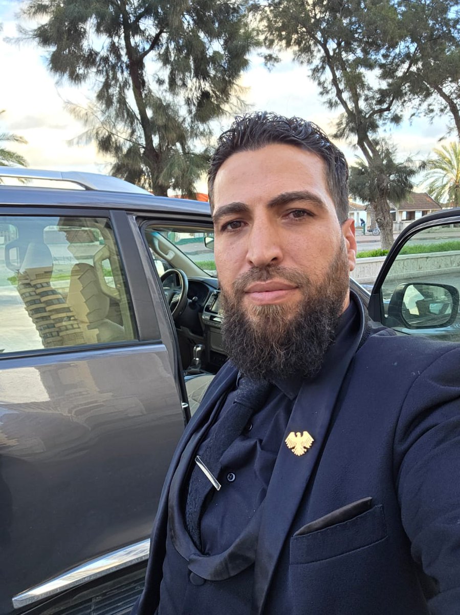 Hasandaood7's tweet photo. إلى رفاق الدرب والسلاح إلى من تقاسموا معنا القصف والحصار إلى من عانوا في المخيمات إلى ذوي الشهداء والجرحى إلى من كانوا سداً منيعا على خطوط الرباط في وجه أقوى دول العالم 
إلى أصحاب الكرامة والحرية إلى ثوار سوريا الأحرار في كل بقاع الأرض ....
كل عام وأنتم بخير
*عيدكم_مبارك* https://t.co/VqoOeWhkpt