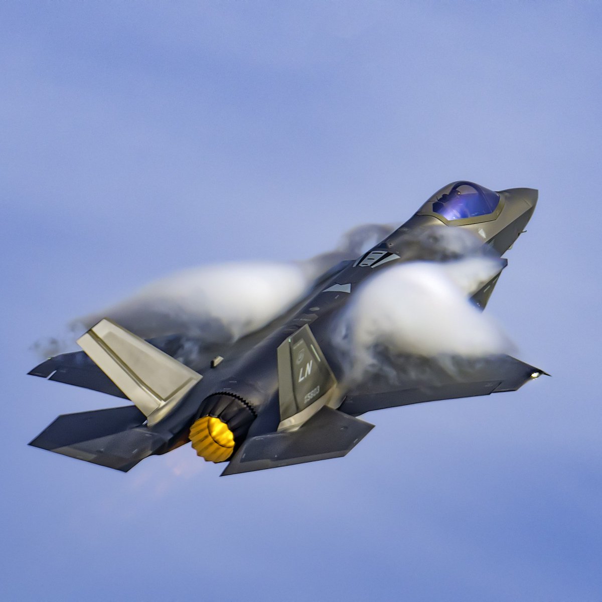 ألأحداث ألإيرانية بالعربية tweet media