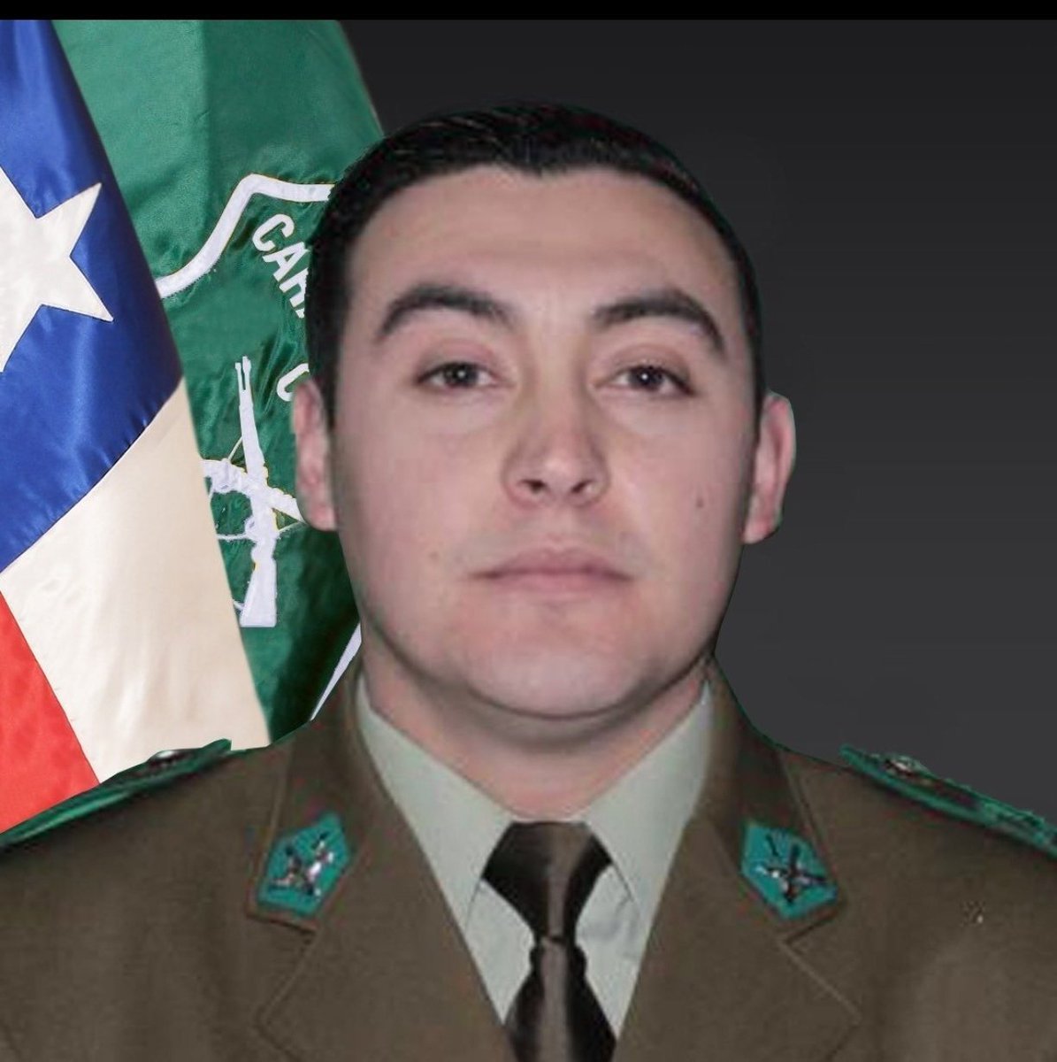 Nuestras condolencias a <a href="/Carabdechile/">Carabineros de Chile</a>  por el sensible fallecimiento del Sargento 2º Javier Eduardo Figueroa Manquemilla (Q.E.P.D.), de la 1ª Comisaría de Puerto Varas.
Igualmente queremos transmitir a la distancia todo el apoyo y acompañamiento a su familia y seres queridos.