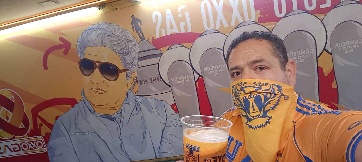 Listos en el estadio para apoyar al equipo de mis amores Tigres de la UANL vamos por la remotada historica y que mejor que empezar con el creador del perfil Tigre Don Carlos Miloc 
#TigresRadikales
#QueNoSeRajeElDeseo