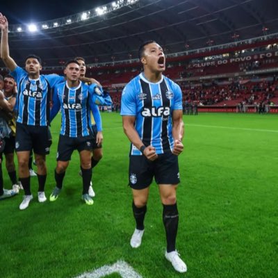 mpfurlanetto's tweet photo. #NovaFotoDePerfil força Marlon https://t.co/2bNvyfVKzk