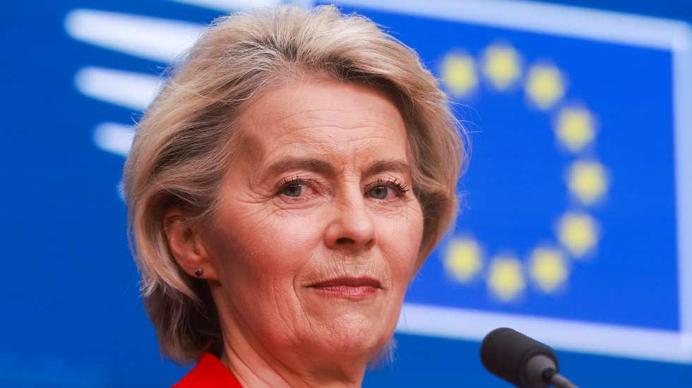 matospereiracom's tweet photo. Von Der Leyen: 
"As nossas sanções vão esmagar a Rússia". 

Realidade: 
O gasóleo na Rússia custa cerca de 0,80 € por litro, enquanto na UE custa cerca de 2,00 € por litro. https://t.co/mUag5Wv9E8