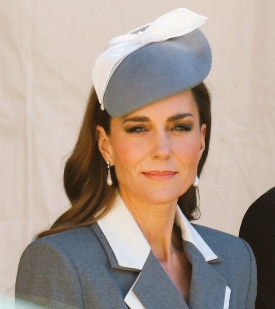 SerenaLaura's tweet photo. Princess Catherine STUNS in Rare 80s-Inspired Corset Look That Thrills F... https://t.co/YDG312ujks via @YouTube https://t.co/c5CMC2OZ8Q