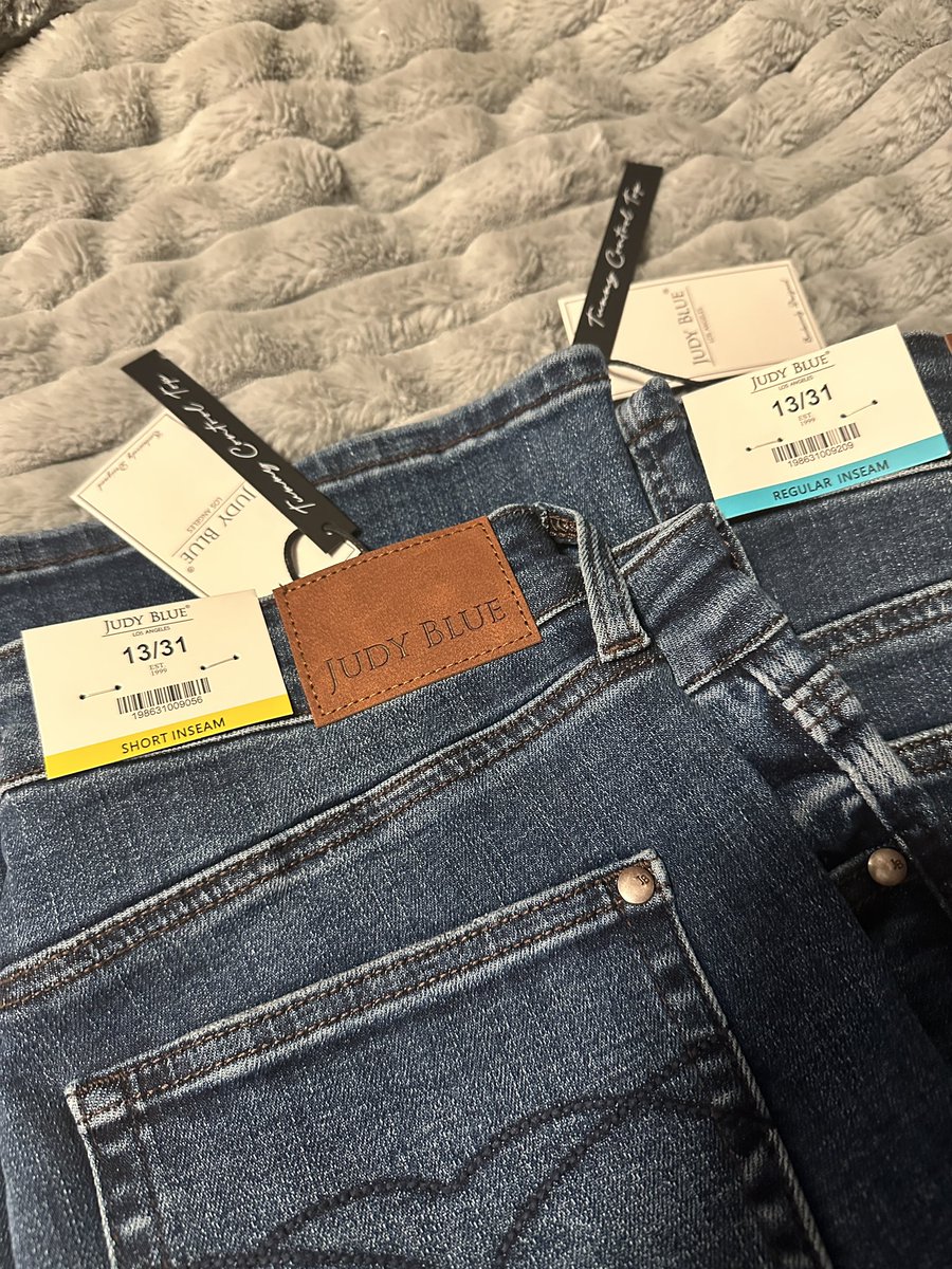 StephYoraway's tweet photo. @JudyBlueJeans I love you jeans but am so frustrated. I ordered these online. Both the same size, but one is marked as Short and the other Regular.  I ordered these online -  regular first, realized it was too long, then went short. What the heck?! https://t.co/SBeJQNqkFW
