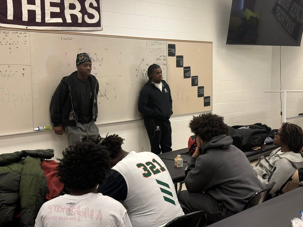 MamaTron_210 tweet media