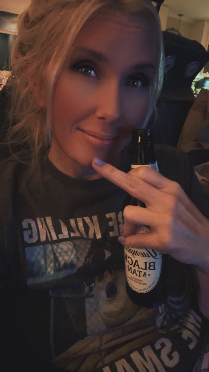 Amber Apinions tweet media