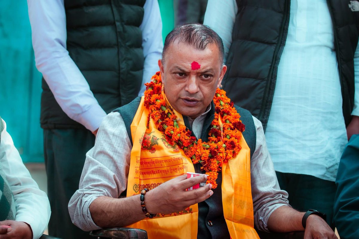 RajeshChhatkuli's tweet photo. सभापति ज्यु ले राजिनामा दिदा । नैतिक हुने ?
अनि वडा ,क्षेत्र ,प्रदेश  , जिल्ला का सभापति हरुले के गर्ने ? चुनाब हारेको जिम्मा गगन थापाले मात्र लिनु पर्ने होर्?।।।हरेक कृयासिल सदस्यले लिनु पर्दैन ।जय नेपाल ....... https://t.co/uTf6Ox8Sgb