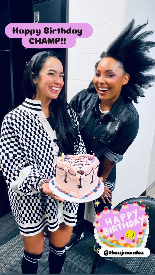 Teffo_01's tweet photo. AJ Lee birthday pic backstage at Raw with ring announcer Alicia Taylor ❤️ https://t.co/J4TauzLHVp