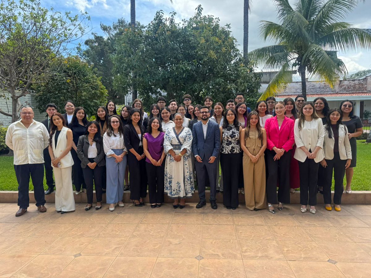 Embajada de Colombia en El Salvador tweet media