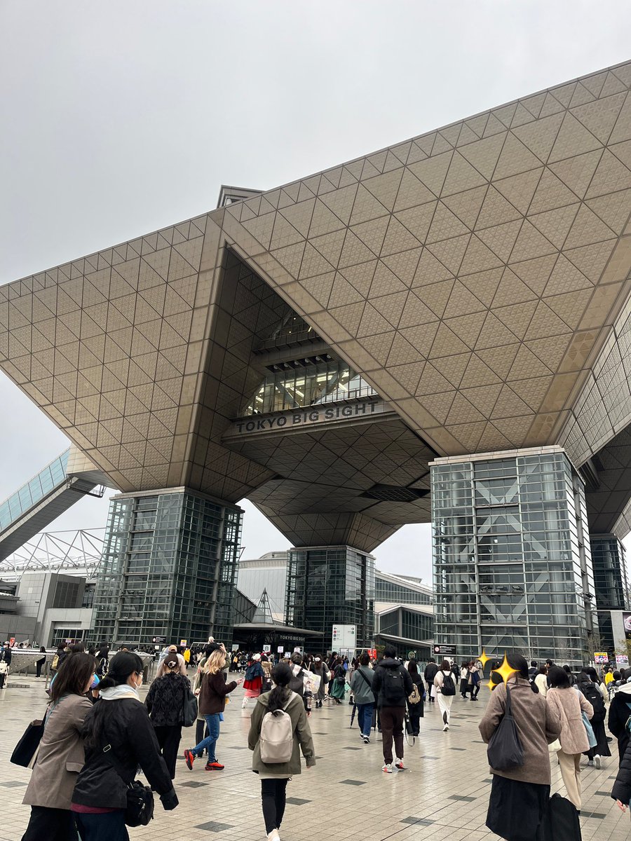 Monpe2774's tweet photo. 今回こそ着物でって思ってたんだけど、雨予報でヒヨりました😅
狙いのジャンルが離れまくってるので機動力重視。

着物関係のお友達の作家さん達がハンドメイドで出展してて、朝お喋り出来たから緊張が和らいだ。

狩るぞっ‼️💪 https://t.co/ciwsuPsYd0