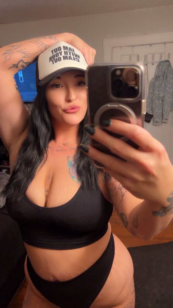 Shhhhitsasecretx2 tweet media