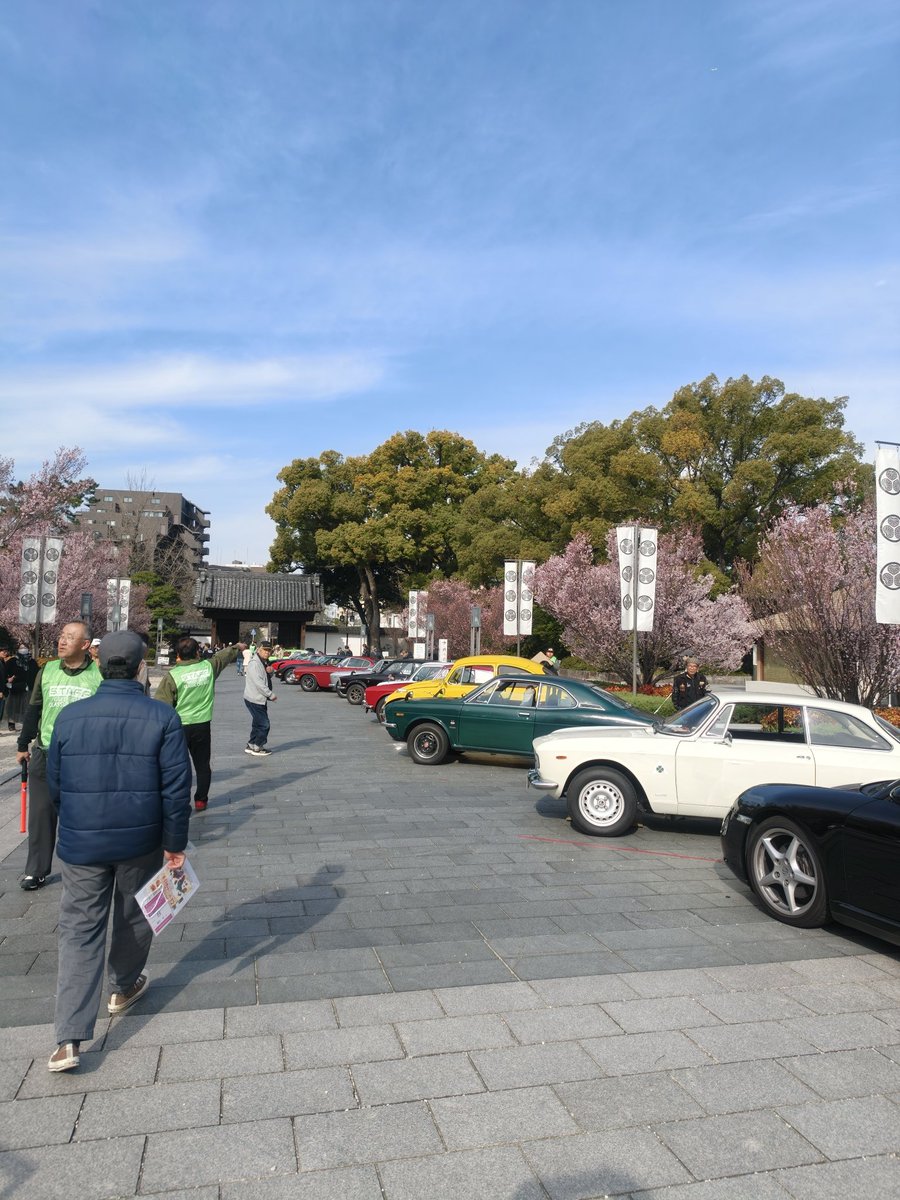 hiro1195j's tweet photo. 徳川園で名古屋ノスタルジックカーフェスティバルに来てる:)b https://t.co/MhlPhsy1pg