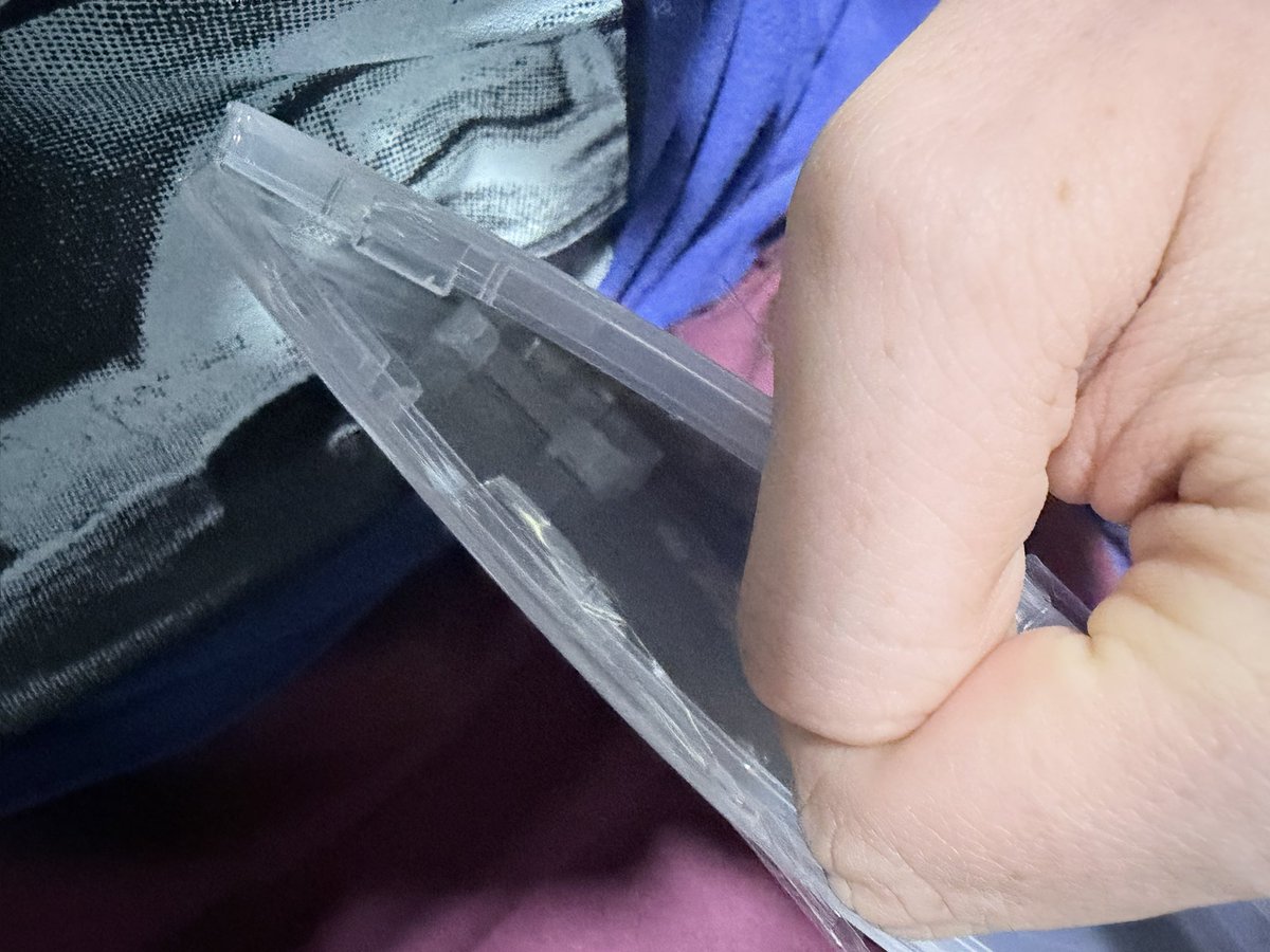 diegoalemtz_'s tweet photo. Es inaceptable que me hayan hecho pagar literalmente por una caja vacía. Su única “solución” ha sido mandar el caso a revisión una y otra vez ya van tres revisiones y la respuesta siempre es la misma no procede la garantía Es evidente que no tienen intención real de resolver nada https://t.co/aysojYGngE