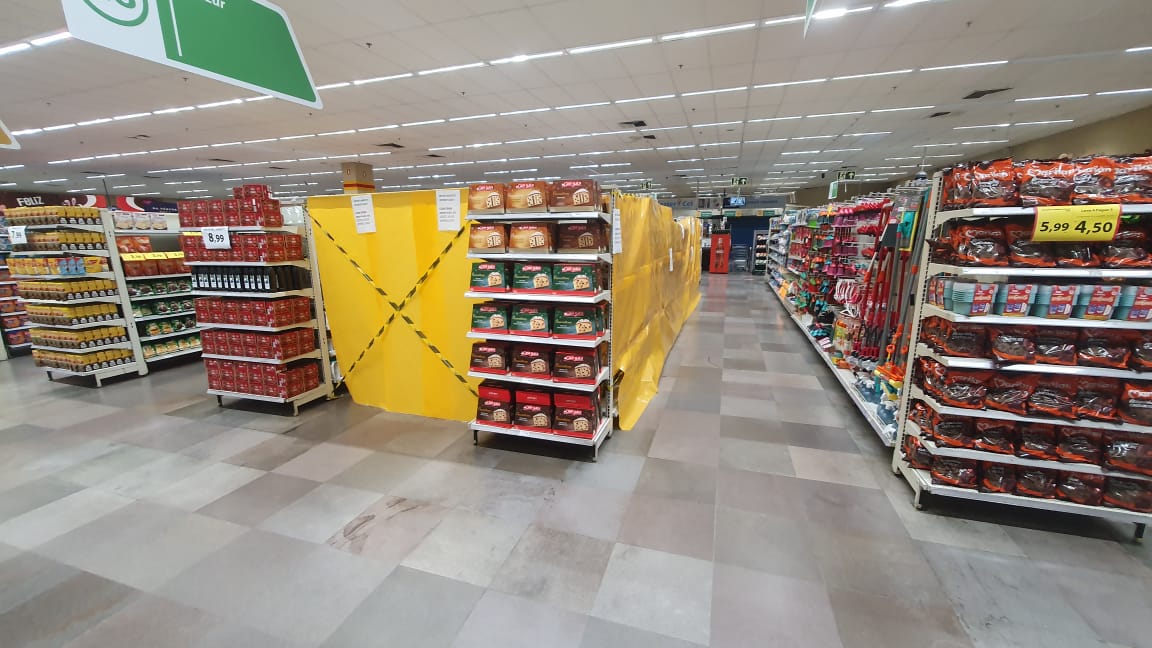 amandamoraes500's tweet photo. Eu acho cada coisa do Eduardo Leite aqui ...
As prateleiras de supermercado lacradas, pois era proibido vender produto que o MILK não queria... https://t.co/myWNtsd100