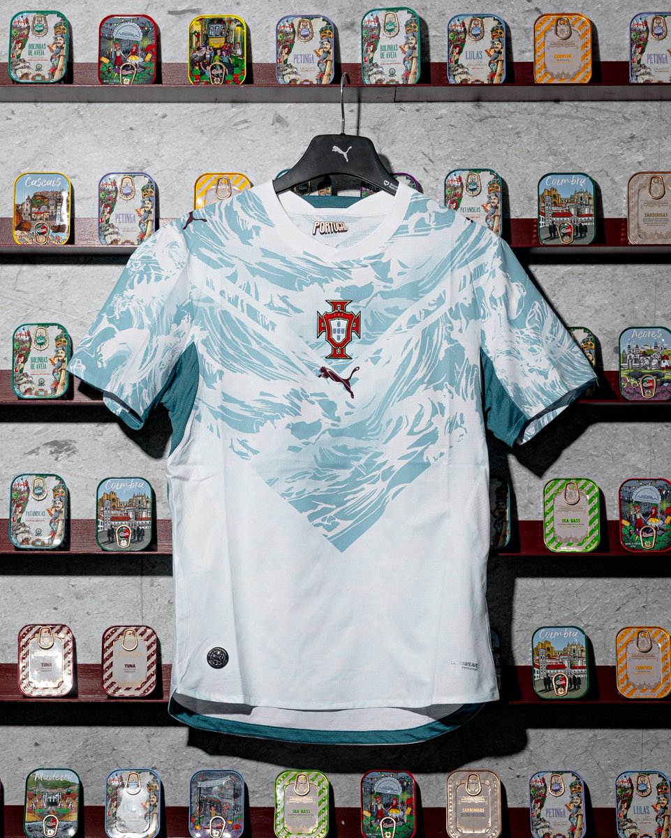 tenislinks's tweet photo. 🇵🇹 Puma divulga fotos oficiais da camisa 2 de Portugal para a Copa do Mundo. https://t.co/wDJNdFtAcM