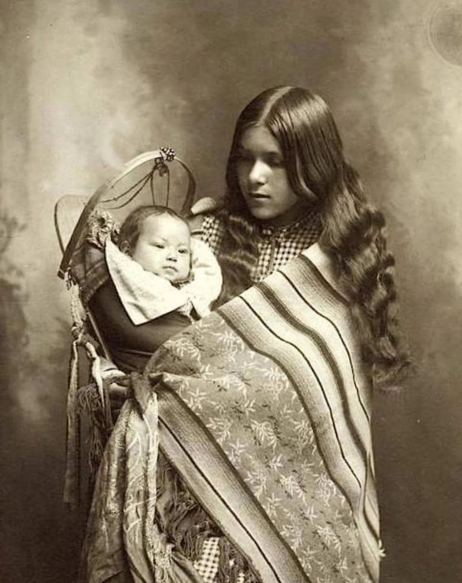 fasc1nate's tweet photo. Native American mother and child, 1902.

More rare historical photos: https://t.co/W7jIvOHun5 https://t.co/yWBKFUIyNa
