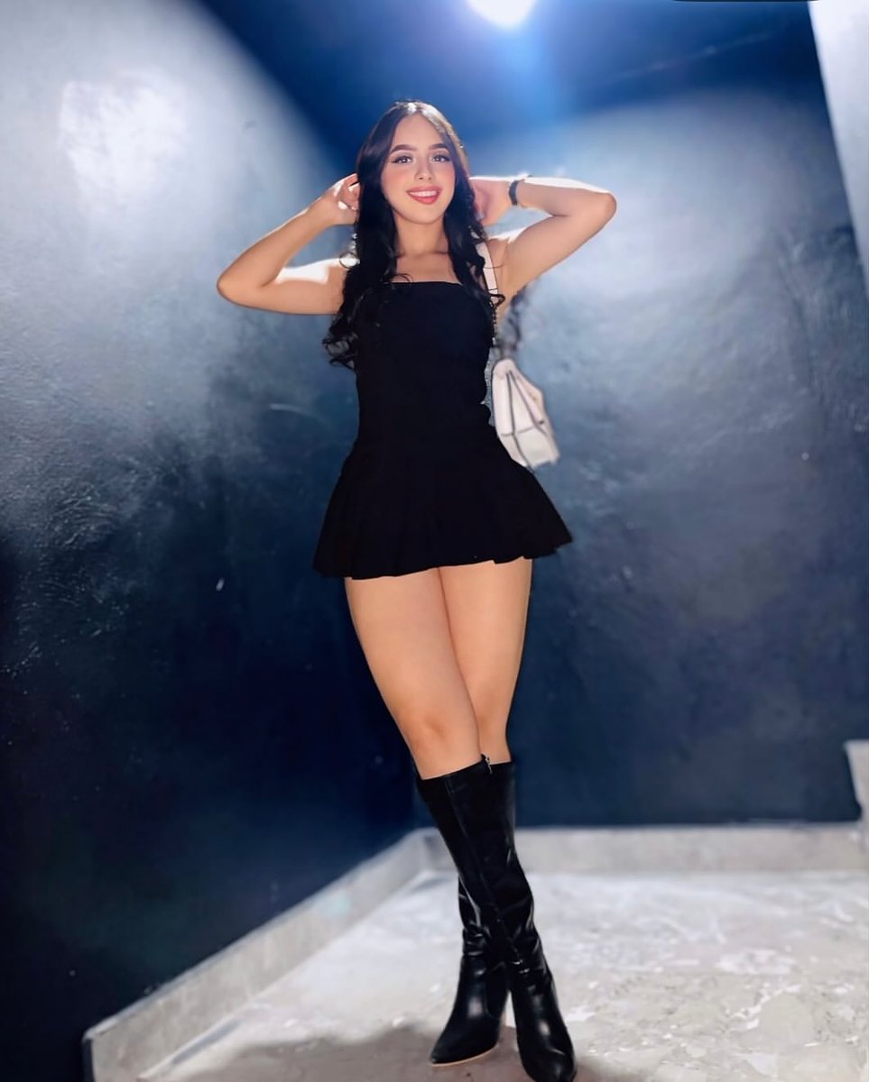 DrChambritas's tweet photo. A quien le gustan las morras buchonas?
Minifaldas y vestidos cortos luciendo sus hermosas piernotas 🔥🔥🔥🔥🔥
#teen #morritas #buchonas #piernassensuales #nalgonas https://t.co/syY1qHjHK4