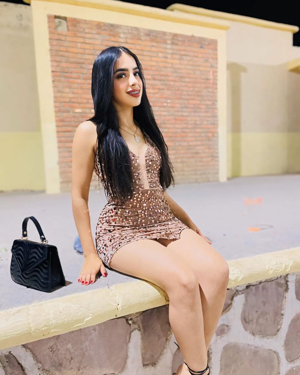 DrChambritas's tweet photo. A quien le gustan las morras buchonas?
Minifaldas y vestidos cortos luciendo sus hermosas piernotas 🔥🔥🔥🔥🔥
#teen #morritas #buchonas #piernassensuales #nalgonas https://t.co/syY1qHjHK4