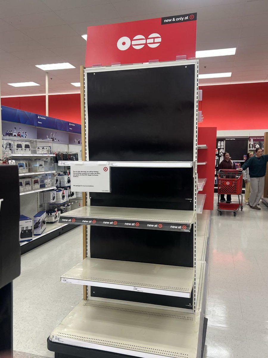 btscorazonlati1's tweet photo. Curiosidades 🎯(19/03/26)
Target ha preparado secciones especiales en sus tiendas para el álbum de BTS "ARIRANG" y los productos relacionados 🇺🇸
#btsarmy #infobts #BTS #CLBTS https://t.co/ahfGkGDYgG
