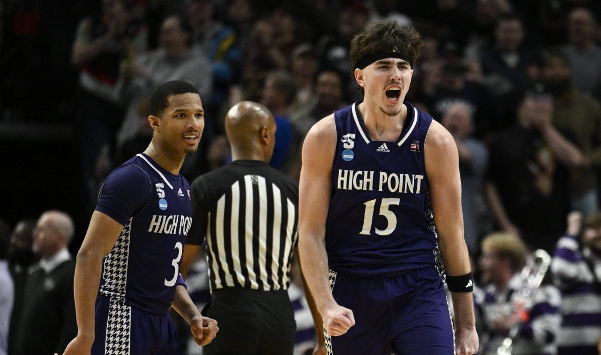 High Point student radio announcers lose their minds in upset win over Wisconsin dlvr.it/TRbT06