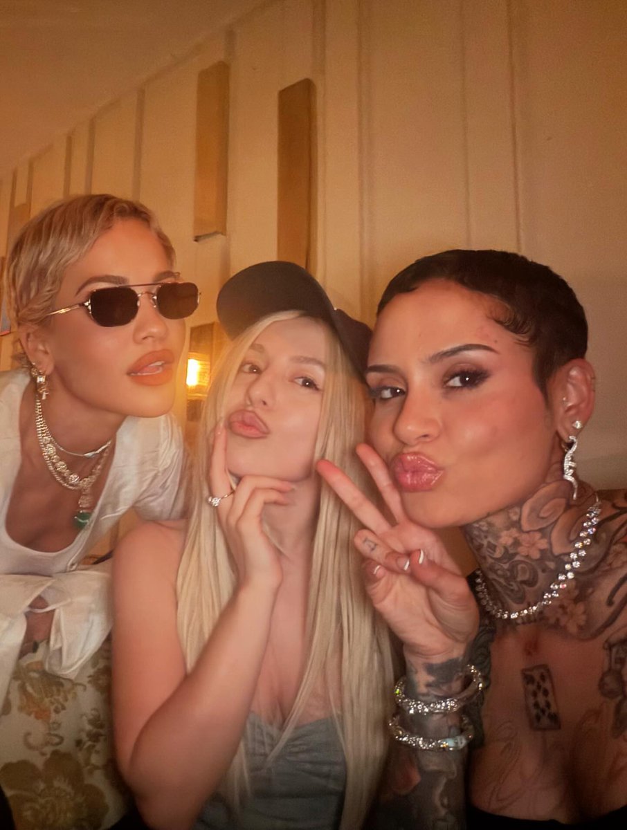 Rita Ora tweet media